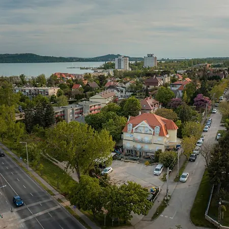 Bed & Breakfast Pensili Apartmanhaz Balatonfüred