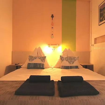 Bed & Breakfast Pensili Apartmanhaz Balatonfüred