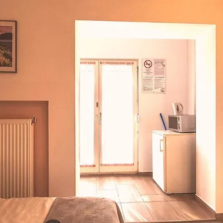 Pensili Apartmanhaz Bed and Breakfast 3*